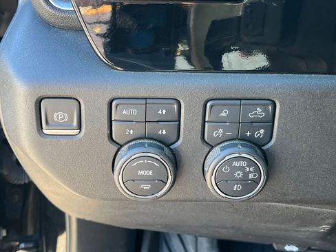 Used 2023 Chevrolet Silverado 1500 LTZ image 27