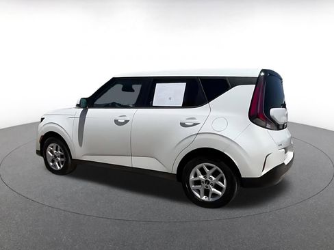 Used 2025 Kia Soul LX w/ LX Technology Package FWD image 10
