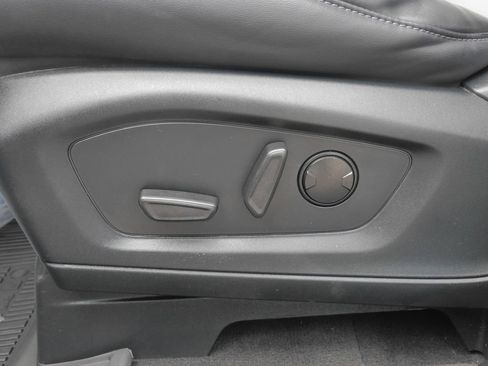 Used 2023 Ford Explorer XLT AWD/4WD image 23