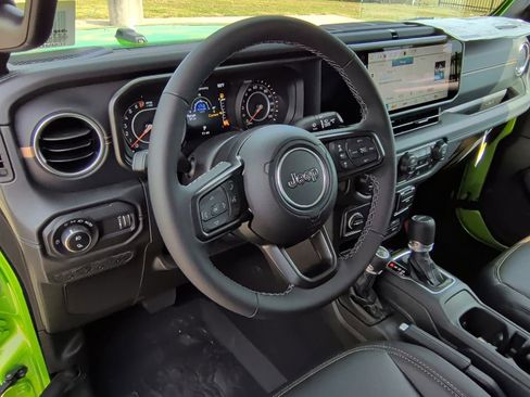 New 2025 Jeep Gladiator Sport image 14