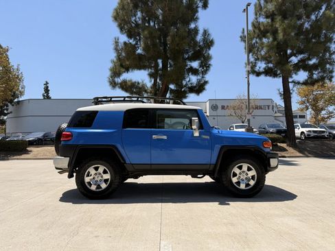 Used 2007 Toyota FJ Cruiser 4WD w/ Upgrade Pkg 1 image 4