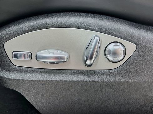 New 2026 Porsche Macan image 22