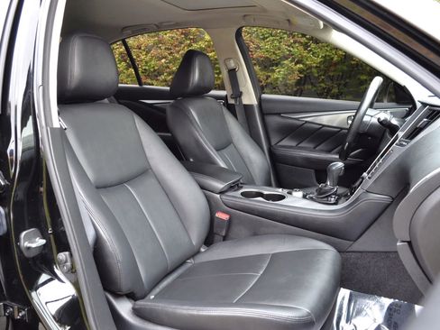 Used 2017 INFINITI Q50 2.0t w/ Moonroof Package image 9