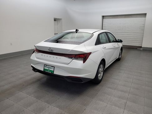 Used 2021 Hyundai Elantra SE w/ Cargo Package FWD image 9