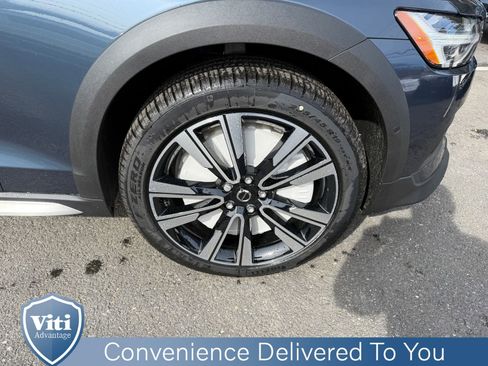New 2026 Volvo V60 B5 Cross Country Ultra w/ Protection Package Premier image 10