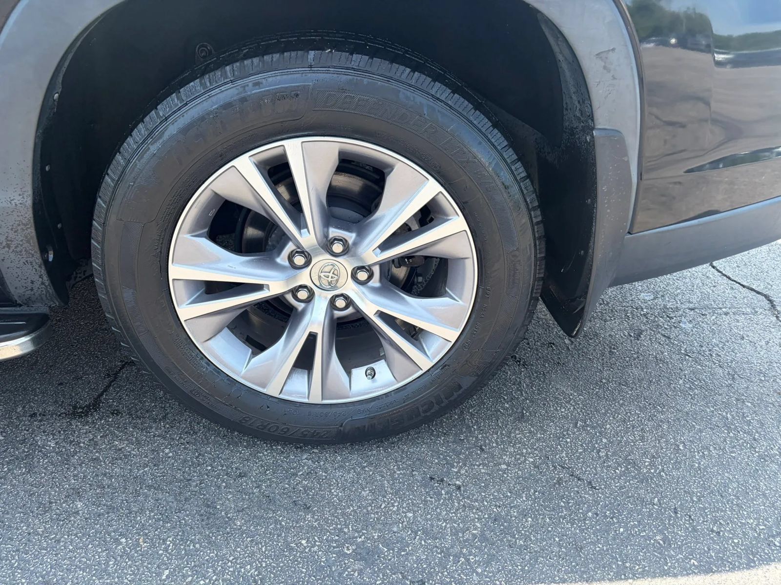 Used 2015 Toyota Highlander XLE AWD/4WD image 12