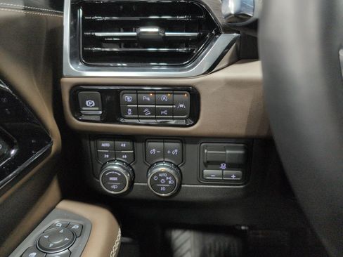 Used 2026 GMC Yukon XL Denali Ultimate AWD/4WD image 11