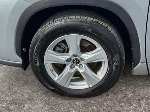 Used 2025 Toyota Highlander LE image 13