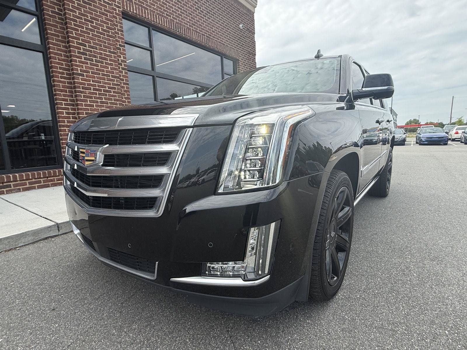 Used 2020 Cadillac Escalade Premium Luxury RWD image 29