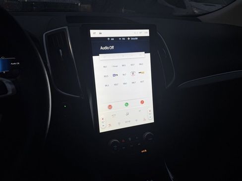 Used 2024 Ford Edge Titanium image 9