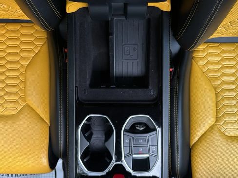 Used 2019 Lamborghini Urus AWD/4WD image 42