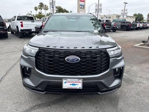 Used 2025 Ford Explorer ST-Line w/ ST-Line Street Pack AWD/4WD image 8