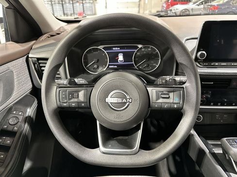 Used 2022 Nissan Rogue SV AWD/4WD image 11