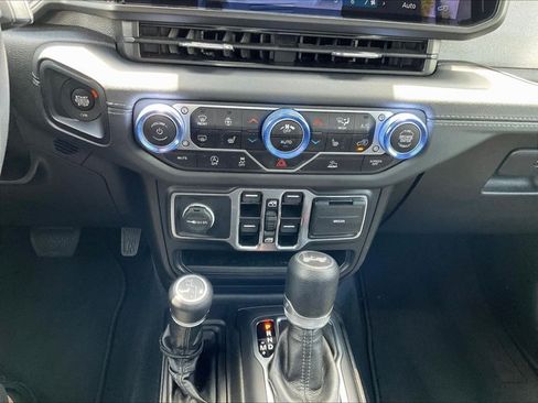 Used 2024 Jeep Wrangler Unlimited Sahara AWD/4WD image 24