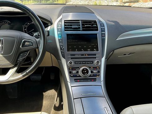 Used 2017 Lincoln MKZ Premiere image 26