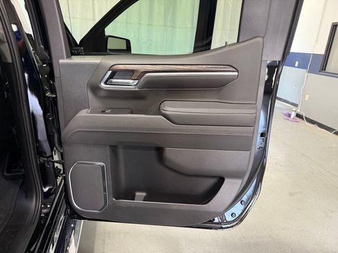 New 2026 GMC Sierra 1500 SLT w/ SLT Premium Package AWD/4WD image 16