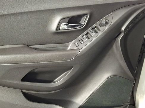 Used 2019 Chevrolet Trax LT w/ LT Convenience Package FWD image 14
