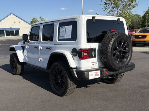 Used 2025 Jeep Wrangler Unlimited Sahara image 24