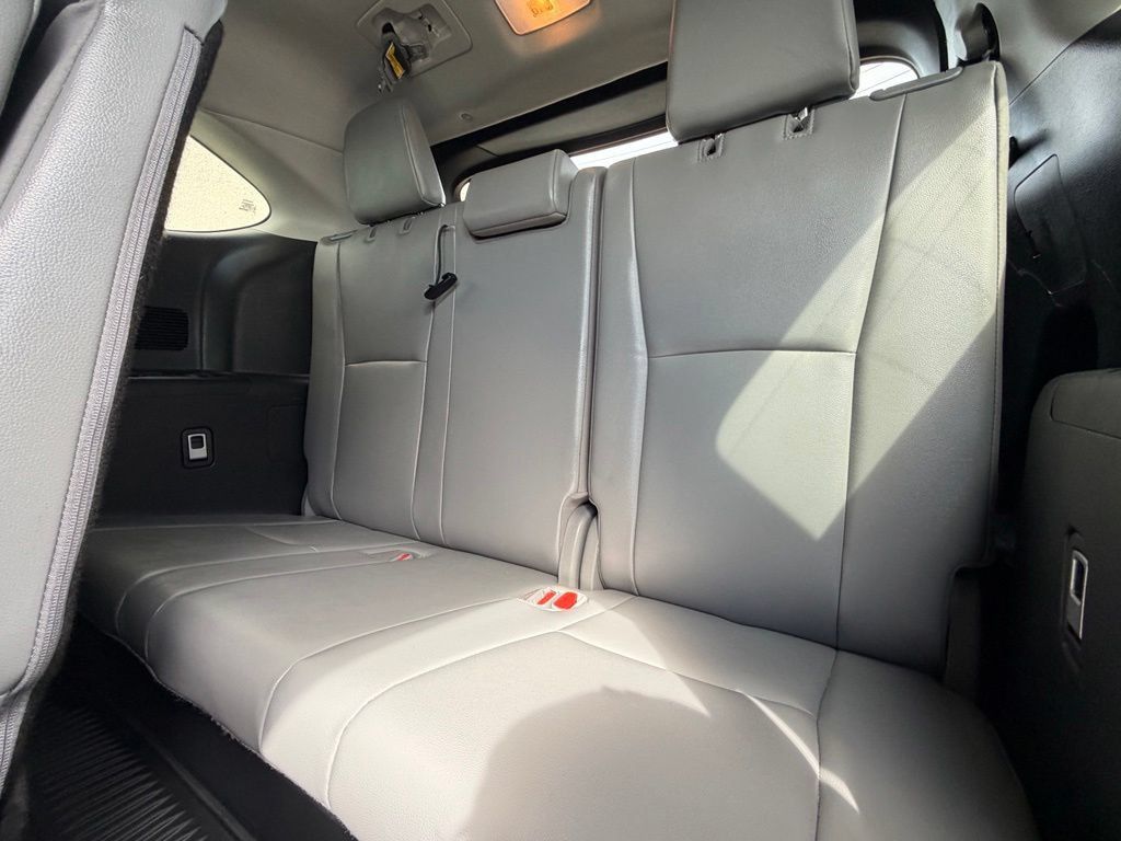 Used 2021 Toyota Highlander XLE AWD/4WD image 22