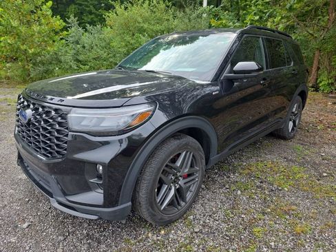 Used 2025 Ford Explorer ST-Line w/ ST-Line Street Pack AWD/4WD image 3