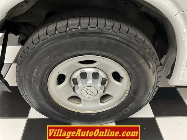Used 2017 Chevrolet Express 2500 RWD image 10