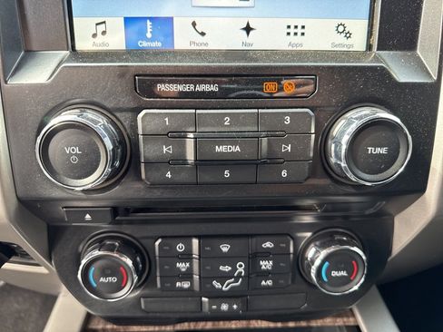 Used 2017 Ford F350 Lariat w/ Chrome Package image 41