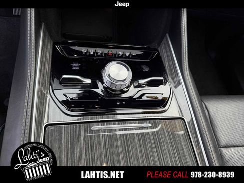 Used 2022 Jeep Wagoneer Series III w/ Premium Group I image 13
