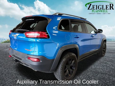 Used 2018 Jeep Cherokee Trailhawk w/ Comfort & Convenience Group AWD/4WD image 6