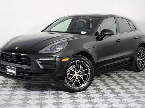 Certified 2025 Porsche Macan image 1