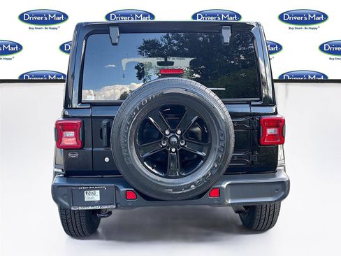 Used 2020 Jeep Wrangler Unlimited Sahara image 6