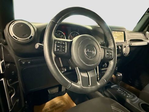 Used 2016 Jeep Wrangler Unlimited Rubicon w/ Connectivity Group AWD/4WD image 12