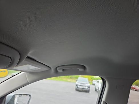 Used 2024 GMC Terrain SLE image 25