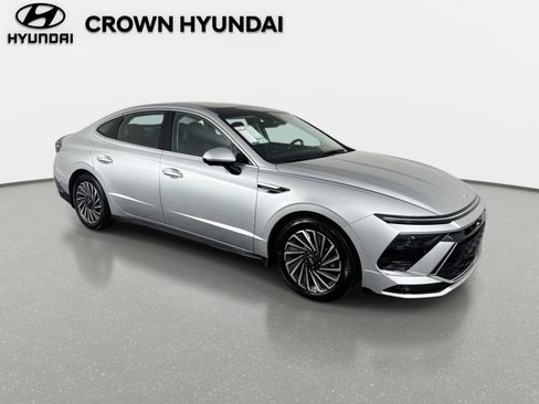 Certified 2025 Hyundai Sonata Limited FWD image 3
