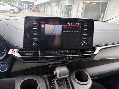 Used 2021 Toyota Sienna Limited FWD image 24