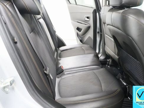 Used 2020 Chevrolet Trax LT w/ Sun & Sound Package image 29