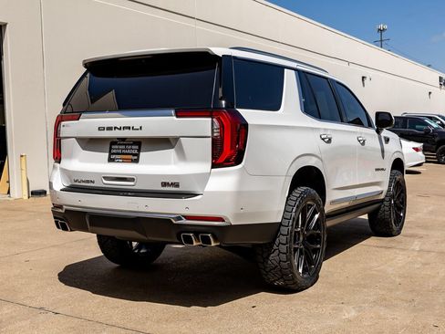 Used 2026 GMC Yukon Denali w/ Sun & Power Step Package AWD/4WD image 3