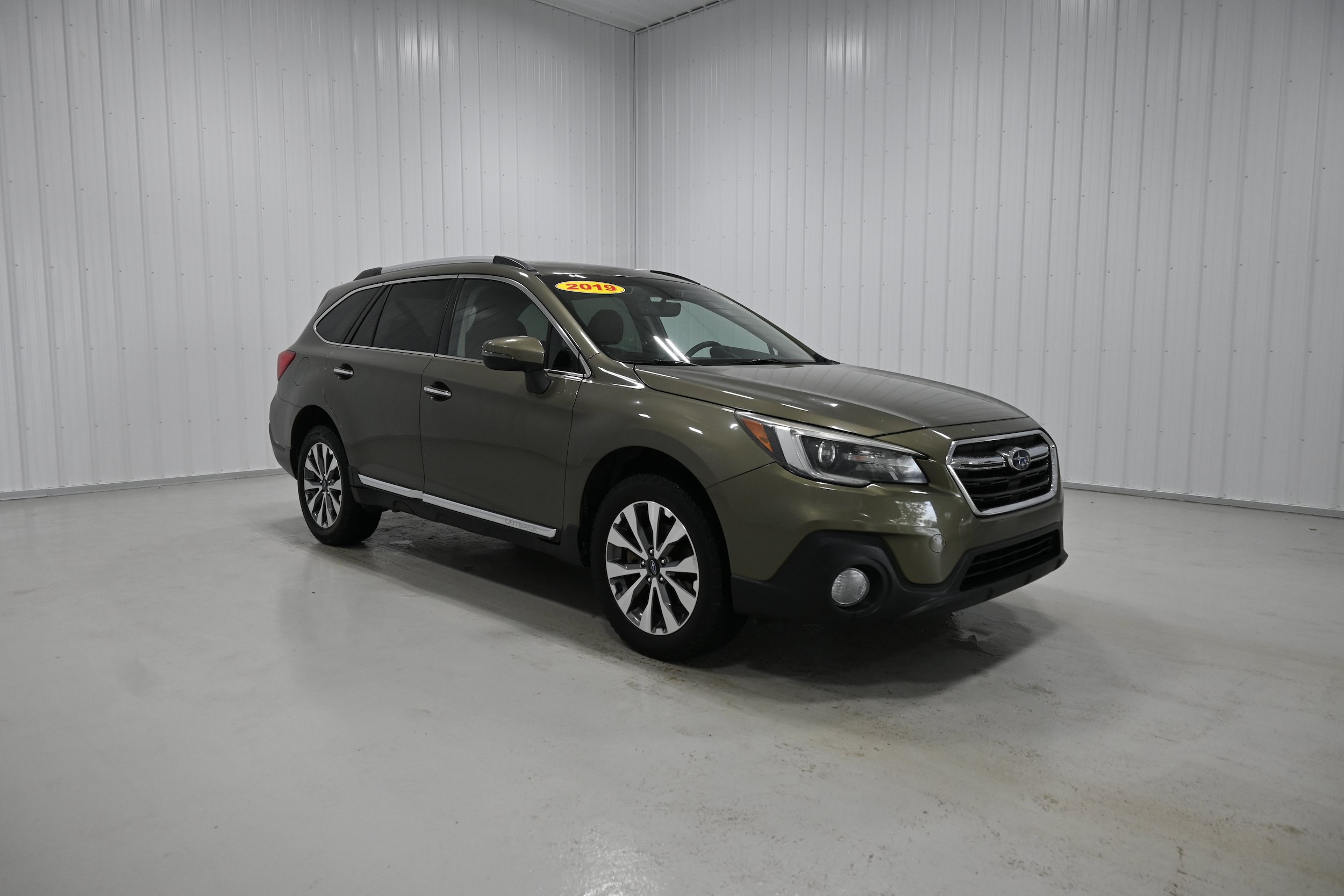 Used 2019 Subaru Outback 3.6R Touring w/ Popular Package #3A AWD/4WD image 2