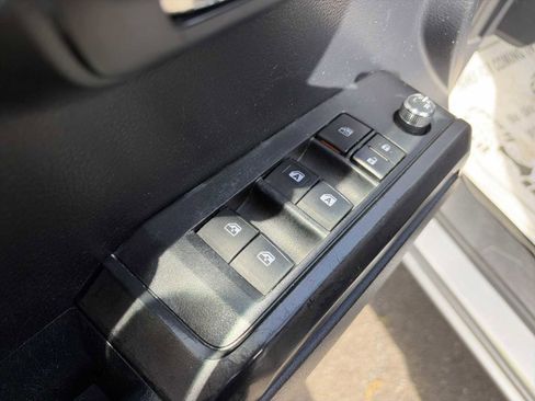 Used 2018 Toyota Tacoma TRD Off-Road AWD/4WD image 15