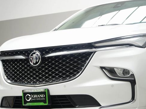 Used 2023 Buick Enclave Avenir image 2