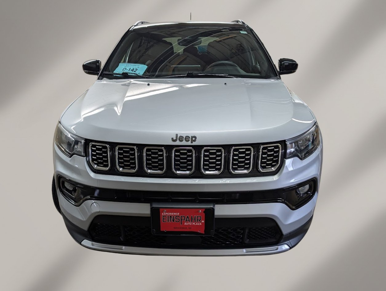Used 2024 Jeep Compass Limited AWD/4WD image 2