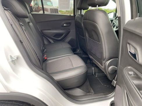 Used 2019 Chevrolet Trax LT w/ LT Convenience Package FWD image 22