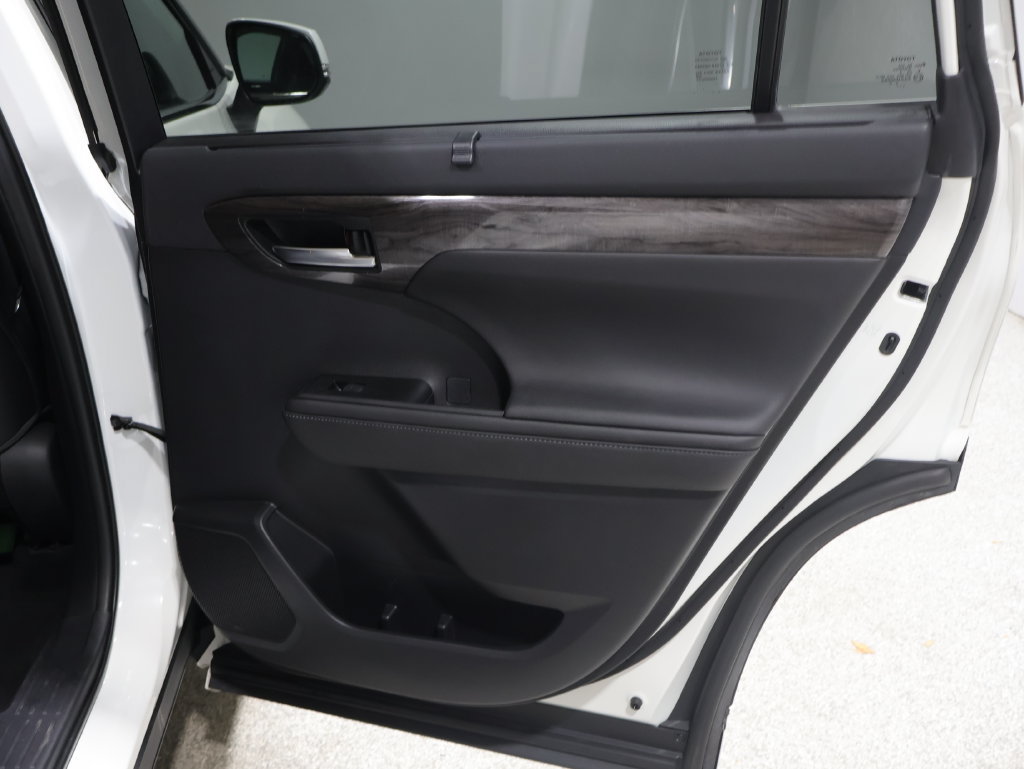 Used 2020 Toyota Highlander Limited AWD/4WD image 22