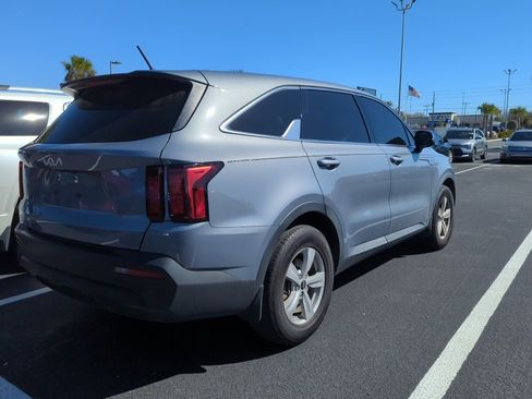 Used 2023 Kia Sorento LX image 9