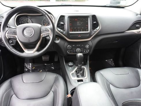 Used 2015 Jeep Cherokee Limited image 18