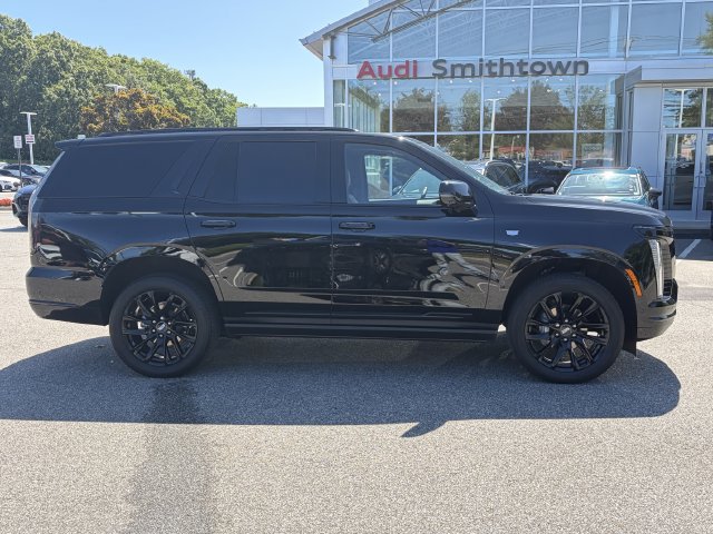 Used 2025 Cadillac Escalade Premium Luxury w/ LPO, Radiant Package AWD/4WD image 4