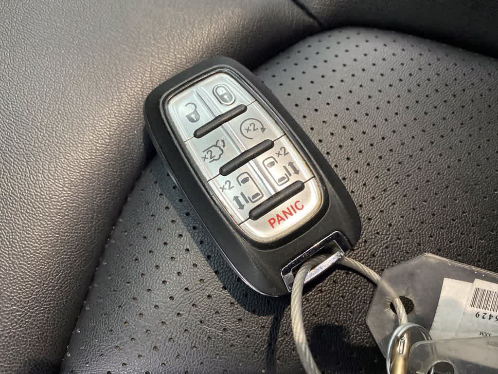 Used 2024 Chrysler Pacifica Touring-L FWD image 31