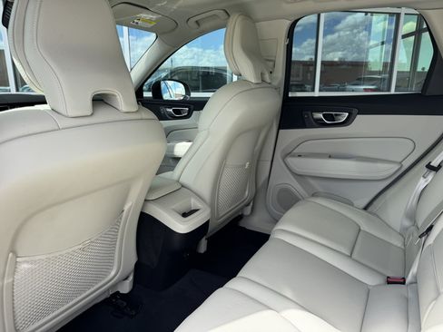 Used 2022 Volvo XC60 B5 Momentum FWD image 28