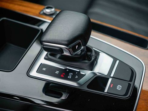 Used 2023 Audi Q5 2.0T Premium w/ Convenience Package image 21