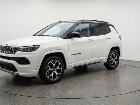 Used 2025 Jeep Compass Limited AWD/4WD image 3