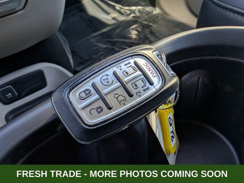 Used 2024 Chrysler Pacifica Touring-L image 19